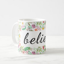 Croyez la tasse florale