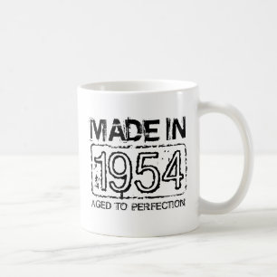 Cru 1954 âgé dans la tasse de café de perfectio