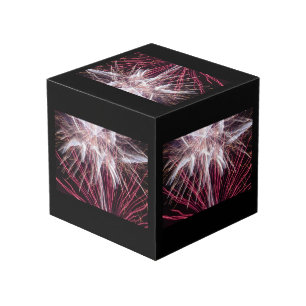 Cube en photo de feux d'artifice