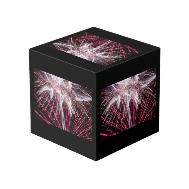 Cube en photo de feux d'artifice (Angle devant)