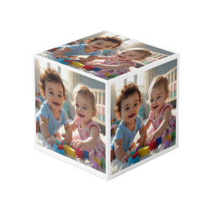 Cube Photo Bébé mignon garçon & fille Jouer dans une crèche é