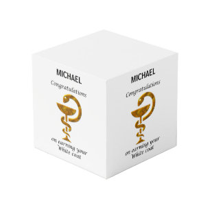 Cube Photo Cérémonie de remise de manteau blanc de pharmacie