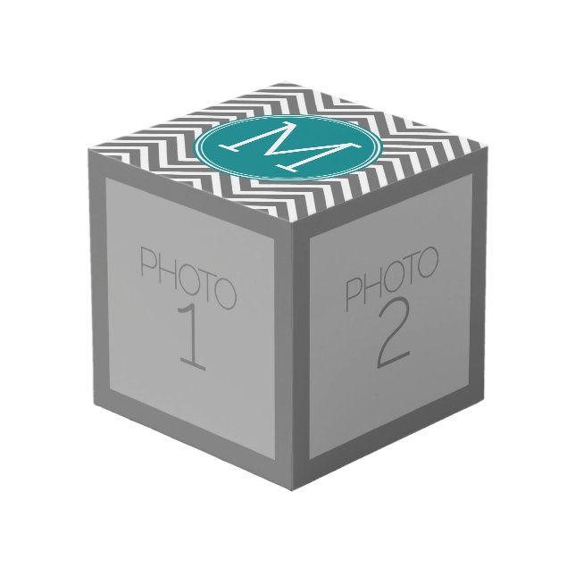 Cube Photo Chevrons gris et Turquoises - Monogramme personnal (Angle devant)