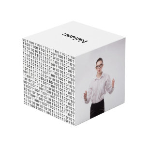 Cube Photo Code binaire de l'ordinateur piraté Deux photos pe