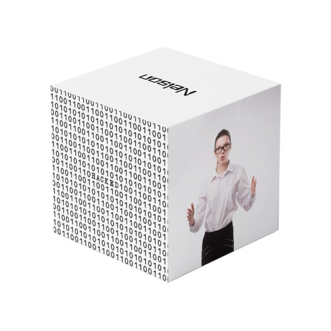 Cube Photo Code binaire de l'ordinateur piraté Deux photos pe (Angle arrière)