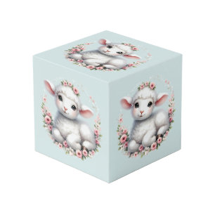 Cube Photo Illustration d'un mignon agneau avec une couronne 