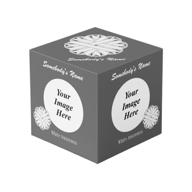 Cube Photo Ruban de fleurs blanches par Kenneth Yoncich Modèl (Angle devant)