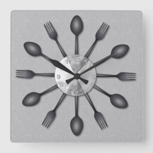 Cuillères et horloge murale noires de fourchettes