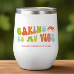 Cuisine rétro super est My Vibe, Baker<br><div class="desc">Offrez ce "Baking Is My Vibe" tumbler au boulanger dans votre vie.</div>