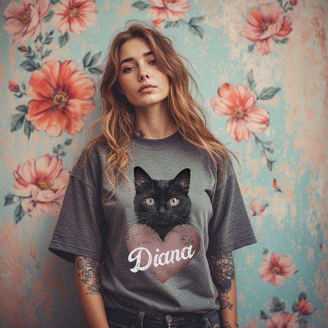 Custom Black Cat Heart T-Shirt – Personalized Name (Créateur téléchargé)