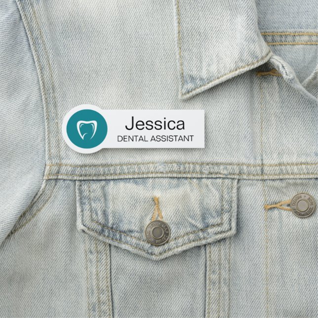 Custom Dental Assistant Name Badge Tooth Logo (En situation)