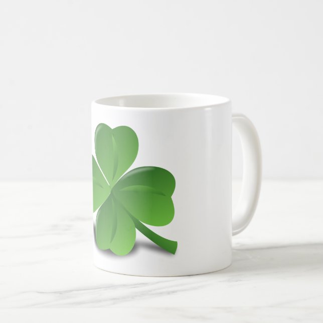 Custom Irish Lucky Shamrock Happy St Patrick Mug (Devant droit)