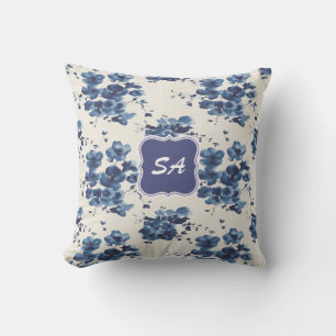Cute Blue & White Floral Design Coussin monogramme