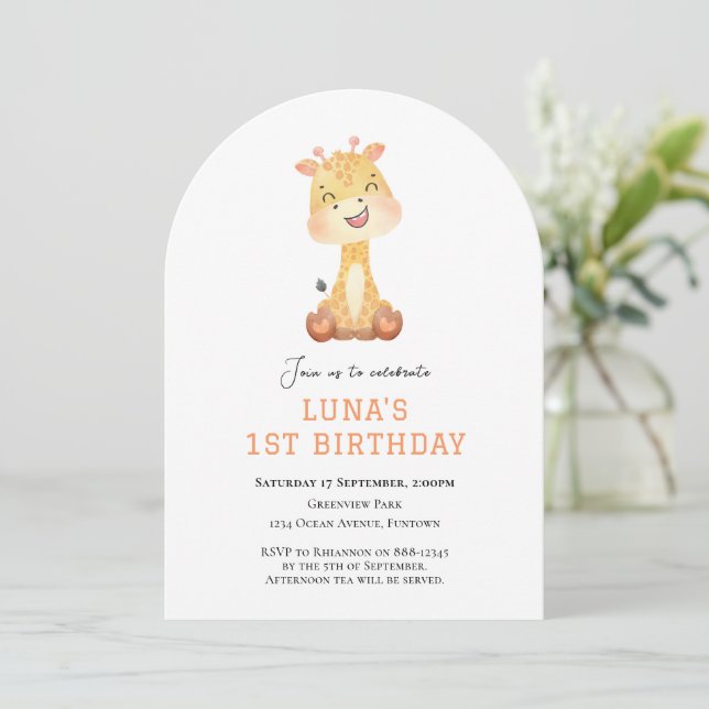 Cute Giraffe arch 1st birthday invitation (Debout devant)