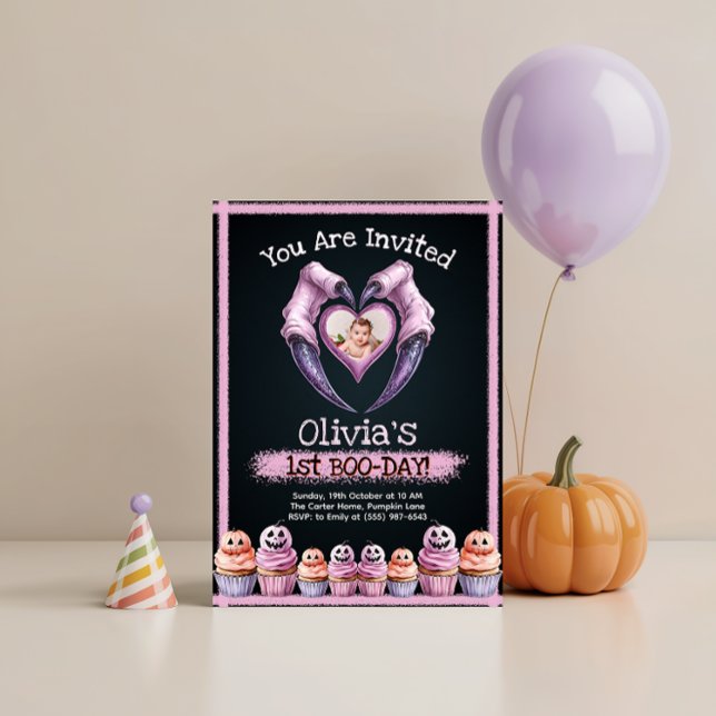 Cute Halloween 1er Anniversaire Invitation (Cute Halloween 1st Birthday Invitation with photo template and spooky cupcakes)
