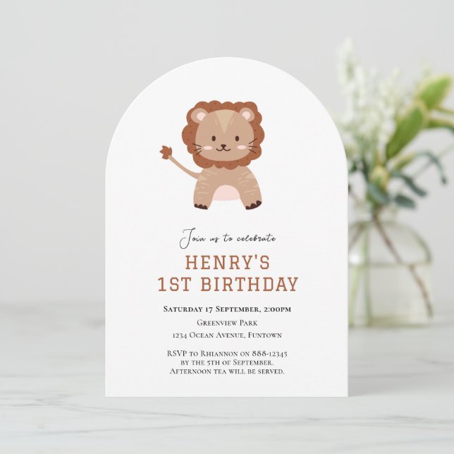Cute Lion arc 1er anniversaire invitation (Debout devant)