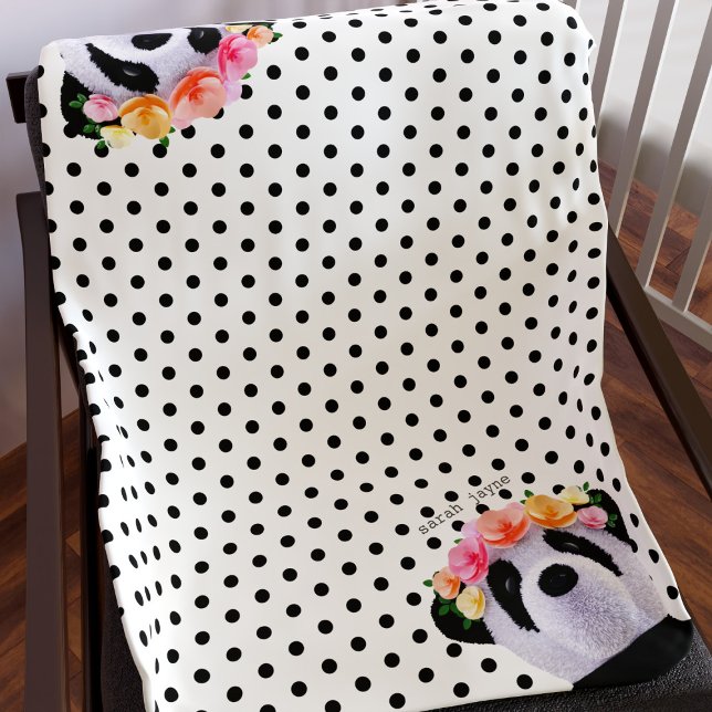 Cute Panda Ours Polka Pot Couverture polaire perso (Pandas and polka dots go together like pandas and polka dots. Add the name of your little bear)