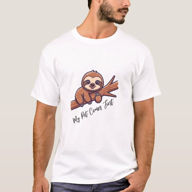Cute Sloth Hanging on Tree T-Shirt (Devant)
