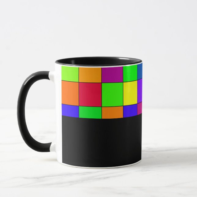 D01 - Tasse avec motif damier coloré (Gauche)