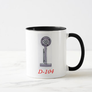 D-104 et tasse de café d'indicatif d'appel
