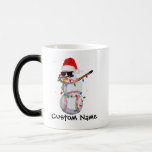 Dabbing Père Noël Snowman Baseball Christmas Mug<br><div class="desc">Vous cherchez un cadeau de Noël parfait pour un amoureux du baseball? Ne cherchez pas plus loin que notre bonhomme de neige Père Noël personnalisé en train de jouer au baseball ! Cette tasse unique est parfaite pour tous ceux qui aiment un bon chocolat chaud ou café le jour de...</div>