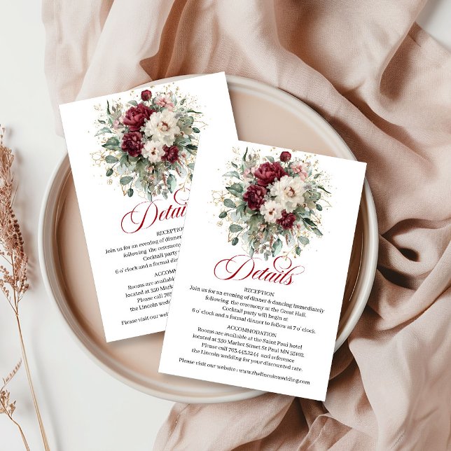 D'accompagnement Carte aux détails dorés avec fleurs de eucalyptus  (Opulent Maroon Floral Eucalyptus Gold Details Card)