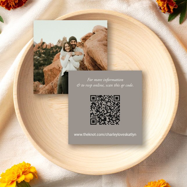 D'accompagnement Carte RSVP du code QR du sud-ouest moderne (Modern Southwestern QR Code RSVP Card by Fiesta Valley Print)