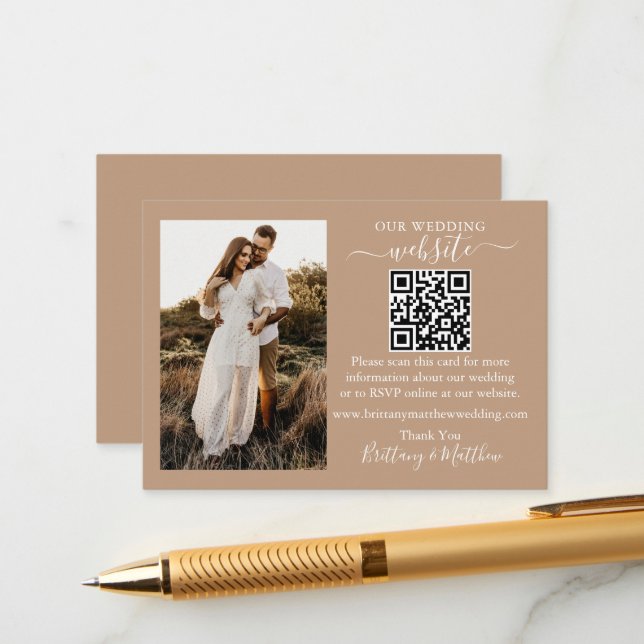 D'accompagnement Mariage Site Web QR Photo Taupe Enclôture Carte (Devant/Arrière en situation)
