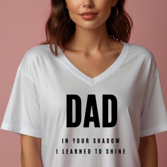 DAD, dans ton ombre | T-shirt col en V pour femmes (Créateur téléchargé)