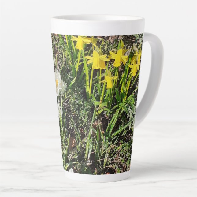 Daffodiles et Crocus Latte Mug (Angle droit)