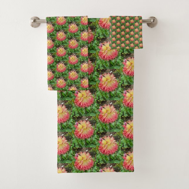 Dahlia rose et jaune (En situation)