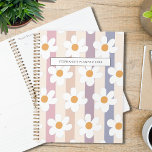 Daisy personnalisé motif floral Pastel<br><div class="desc">Ce joli planificateur est décoré de marguerites blanches sur un arrière - plan rayé aux couleurs pastel. Facilement personnalisable avec votre nom et votre année. Utilisez l'outil de conception pour modifier la taille,  le style ou la couleur du texte.</div>