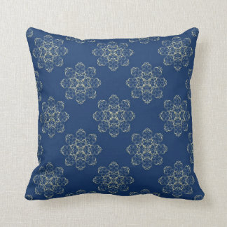 Damassé abstraite d'or de fleur sur le coussin