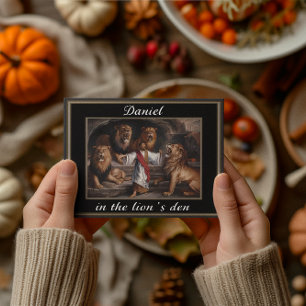 Daniel debout dans les lions den carte postale noi