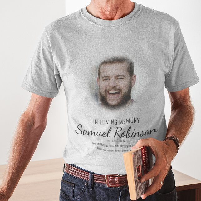 Dans la mémoire aimante | Photo Mémorial T-Shirt (Créateur téléchargé)