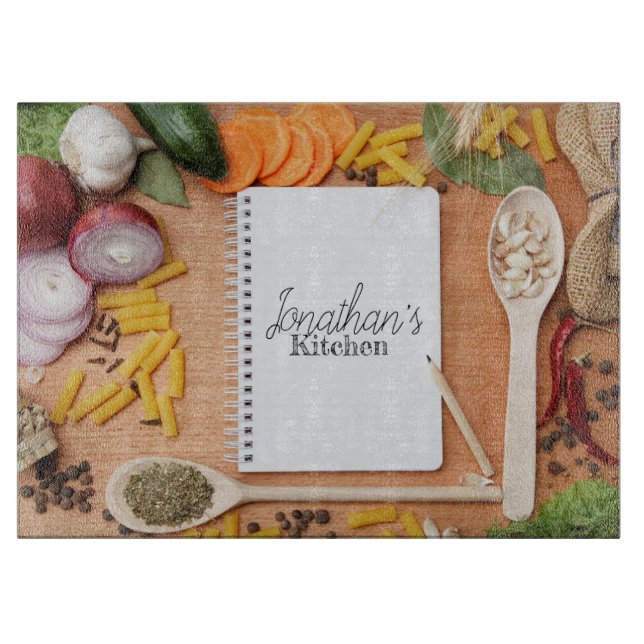 Dans la planche à découper de la cuisine (Devant)