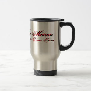 Dans la tasse de voyage de mouvement