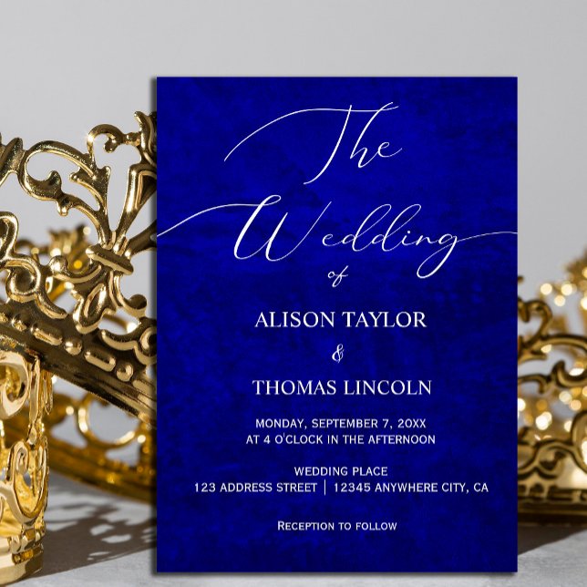 Dark Moody Royal Blue avec rayures Invitation ("Dramatic and chic – our scratched royal blue invitation with elegant white calligraphy #royalblue)