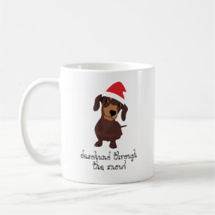 Daschund mignon par la tasse de Noël de neige