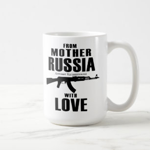 De la mère Russie avec la tasse de l'amour AK