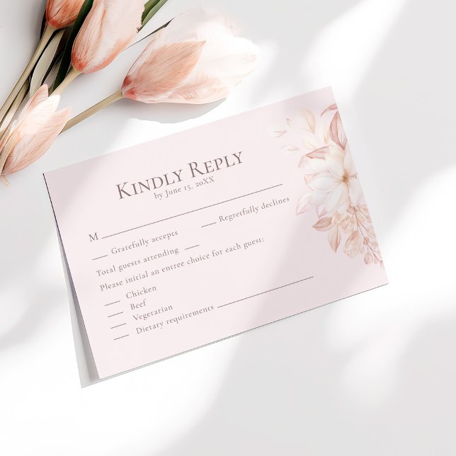 De Remerciements Roses romantiques rose pâle Mariage Carte RSVP (Romantic Pale Pink Roses Wedding RSVP Card on a sunny table with pale pink flowers.)