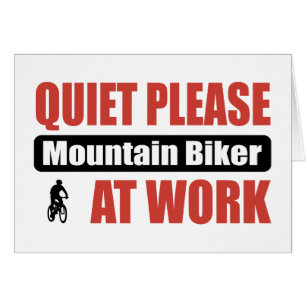 De tranquillité cycliste de montagne svp au
