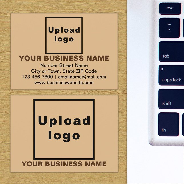 De Visite Marque d'entreprise sur petite carte rectangle Bro (The front and back of the light brown business card with your brand)