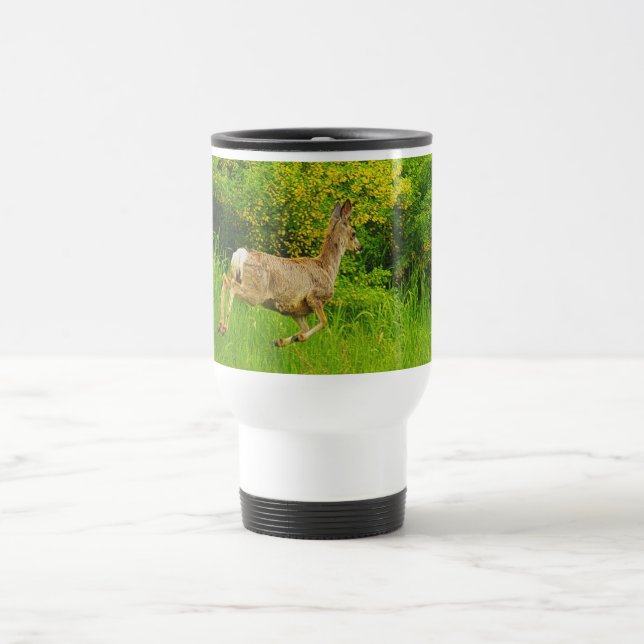 De Voyage Wild Deer Bounding in Grass Wildlife Art Mug (Centre)