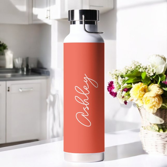 D'eau Corail Rouge Texte manuscrit Élégant Bouteille d'e (Créateur téléchargé)
