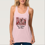 Débardeur Ajouter photo et texte personnalisé Pink Hot Yoga<br><div class="desc">Créez vos propres cadeaux féminins et mignons, ajoutez Photo et Texte sur ce débardeur rose personnalisé, parfait pour la fête de bachelorette, ou pour faire des top customisés cool et tendance découpés pour les vacances d'été et de plage ! Créez facilement votre propre design de t-shirt cool. La débardeur personnalisée...</div>