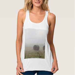 Débardeur Balles De Foin Dans Le Fog