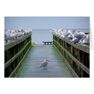 Debout dans la foule