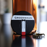 Décapsuleur Black Tuxedo Groomsmen Mariage Bottle Opener<br><div class="desc">Si vous cherchez une faveur de mariage rentable qui est excentrique et utile en même temps - qu'en est-il d'un petit ouvre-bouteille? Vous pouvez modifier le texte pour lire votre nom de marié ou n'importe quel membre de votre mariage. Doté d'un design plat d'une veste en tuxedo noir mariage avec...</div>