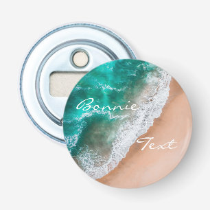 Décapsuleur Eau de l'océan de la plage sur le sable du rivage
